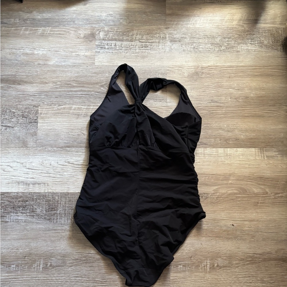 NWT Smart Sculpt Shapellx Ruched Twist-Front Shaping Swimsuit - Picture 5 of 9